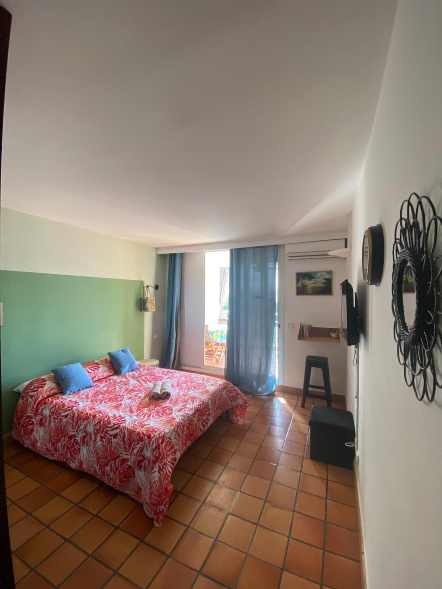 Studio Paisible Avec Piscine, Pas Loin De La Plage La Trinité Dış mekan fotoğraf